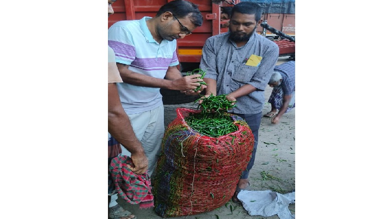 সোনামসজিদ স্থলবন্দর পথে ভারত থেকে টানা দু’দিনে ২৫ ট্রাকে আসল ১১৬ টন কাঁচামরিচ